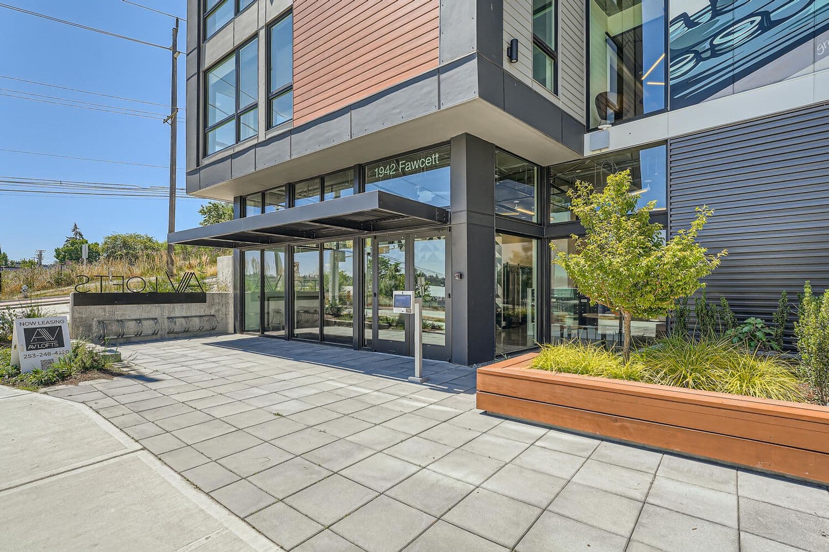 Tacoma Apartment: 1942 Fawcett Ave
