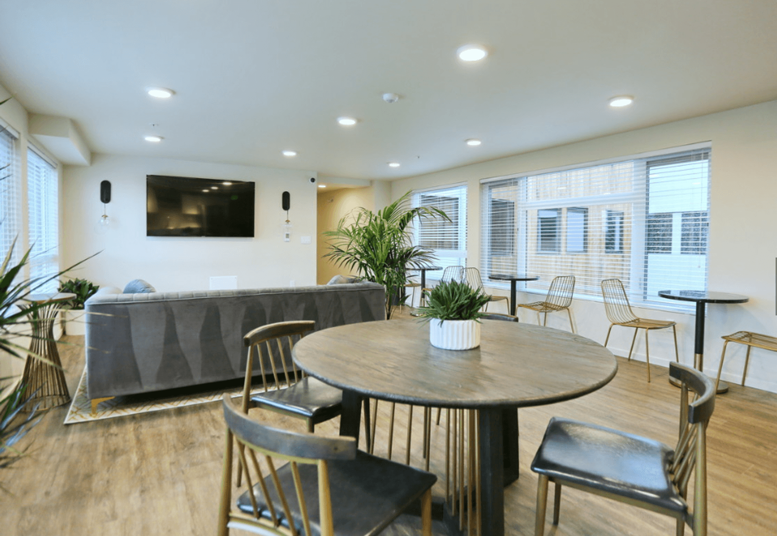 Kirkland Apartment: 330 4th ST