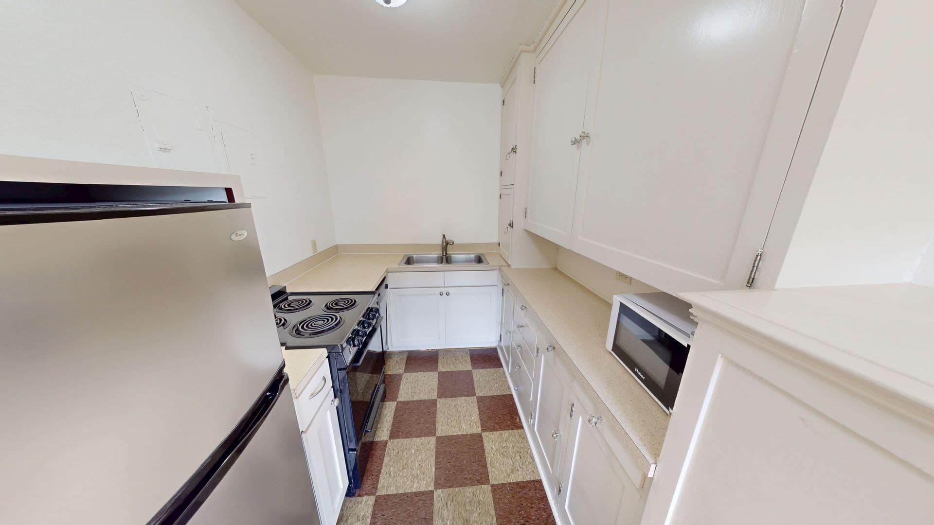 Seattle Apartment: 1304 NE 42nd St