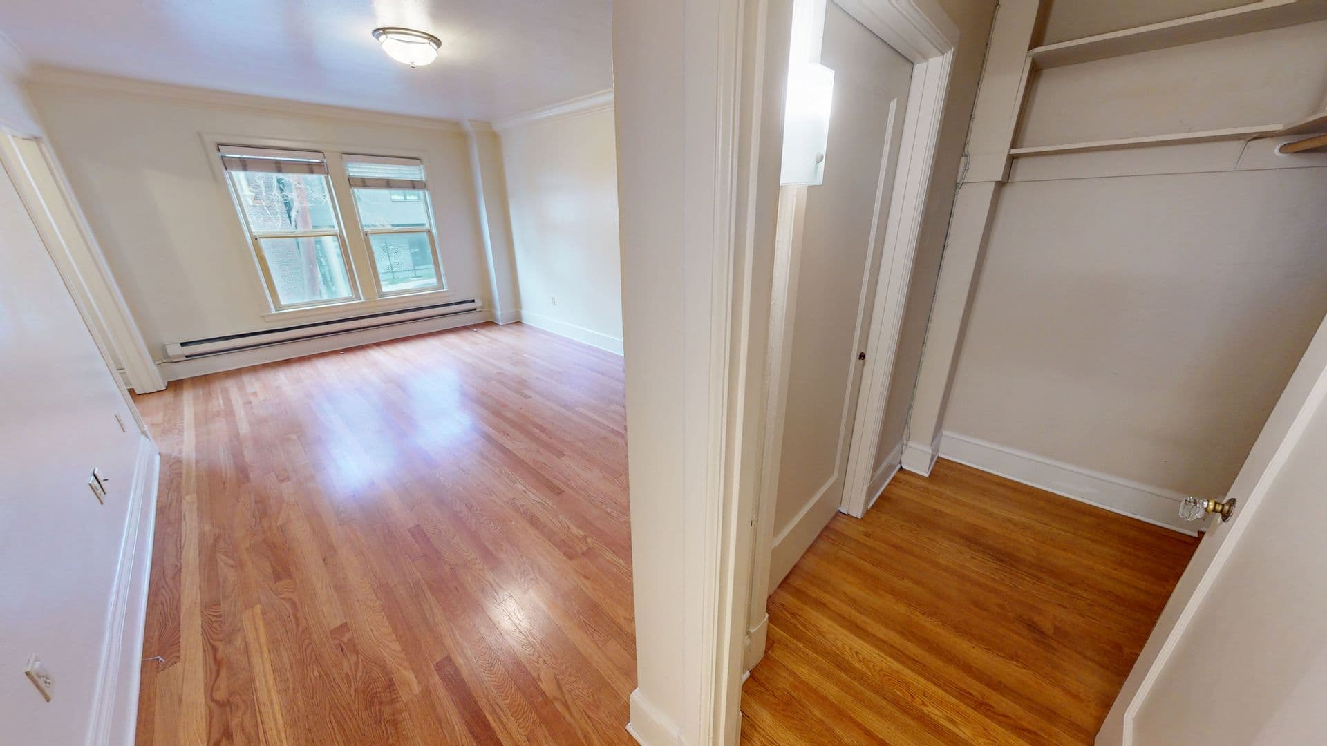 Seattle Apartment: 1304 NE 42nd St