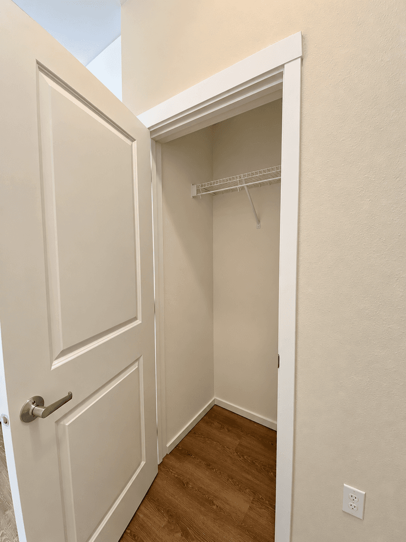Kirkland Apartment: 450 Central Way