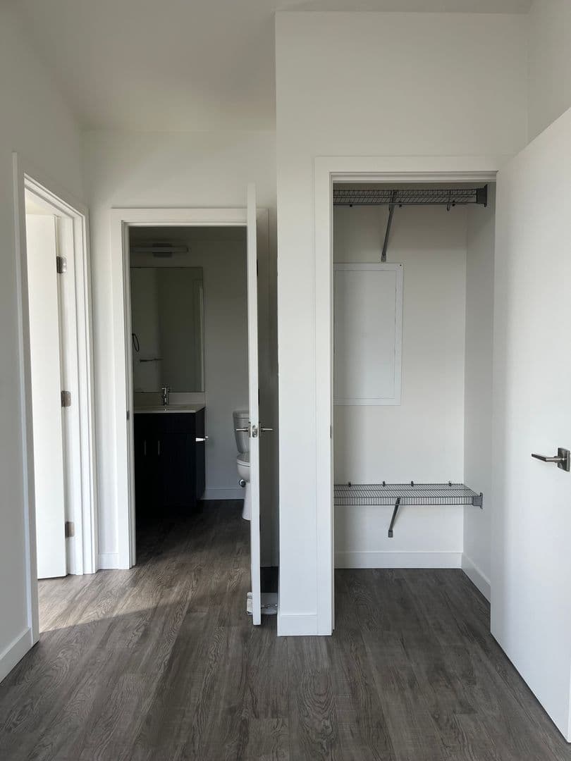 Seattle Apartment: 207 18th Ave