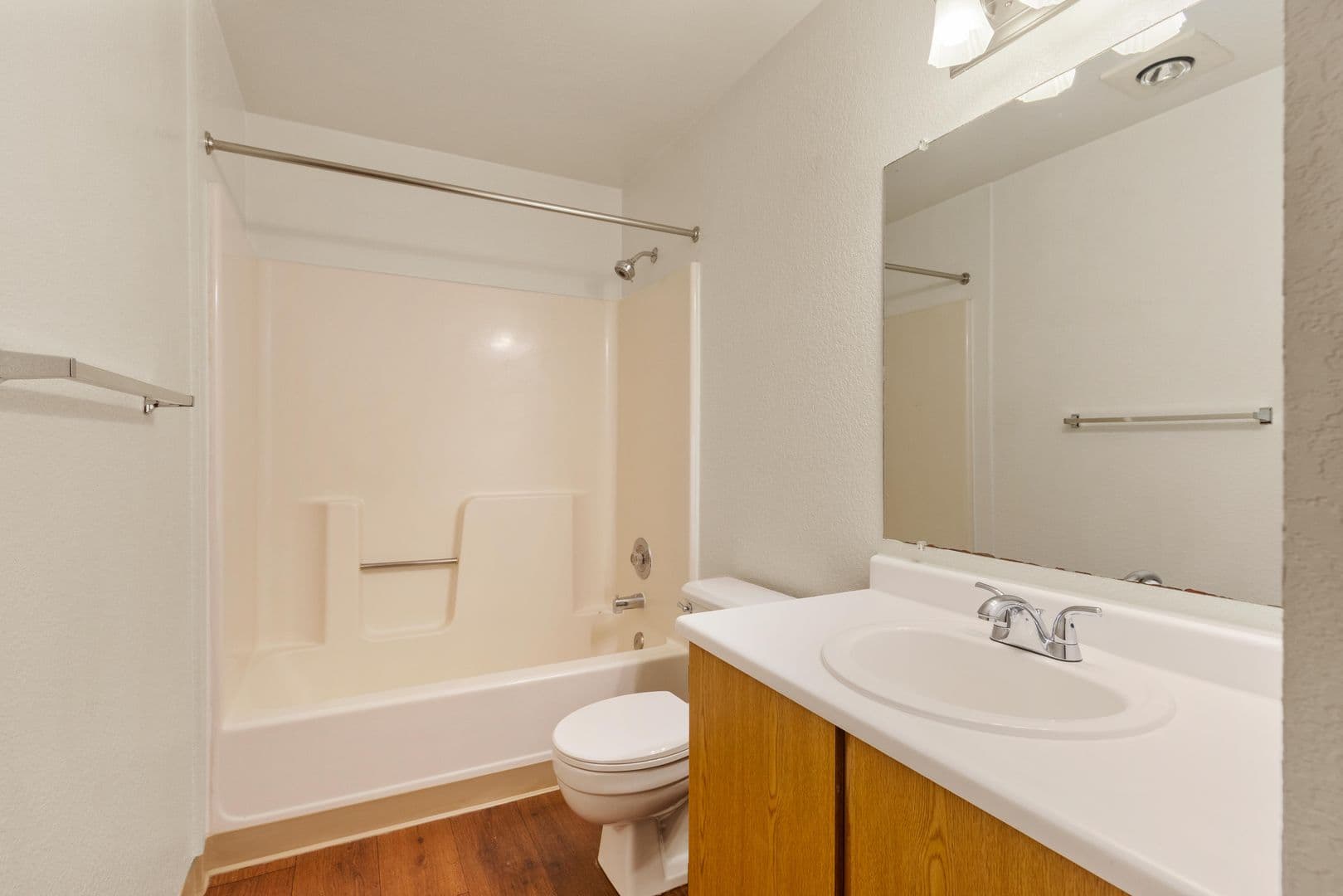 Seattle Apartment: 500 13th Ave E
