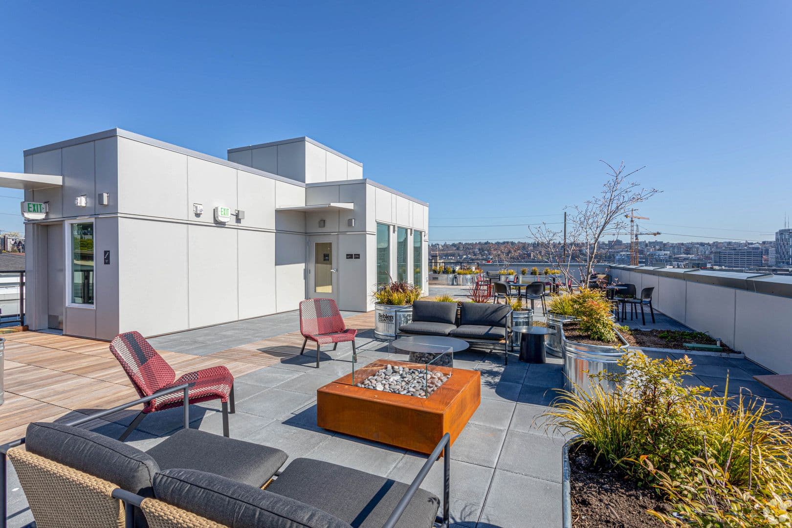 Seattle Apartment: 802 5th Ave N