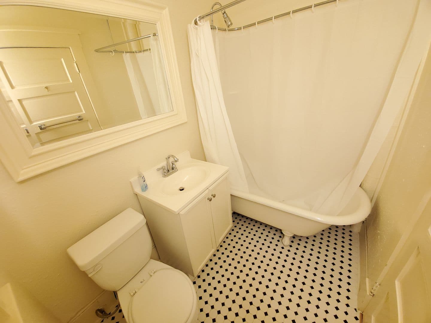 Seattle Apartment: 1002 E Denny Way