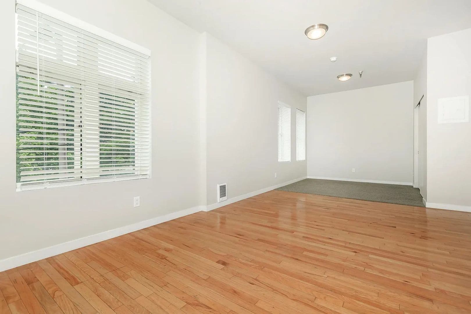 Seattle Apartment: 100 6th Ave S