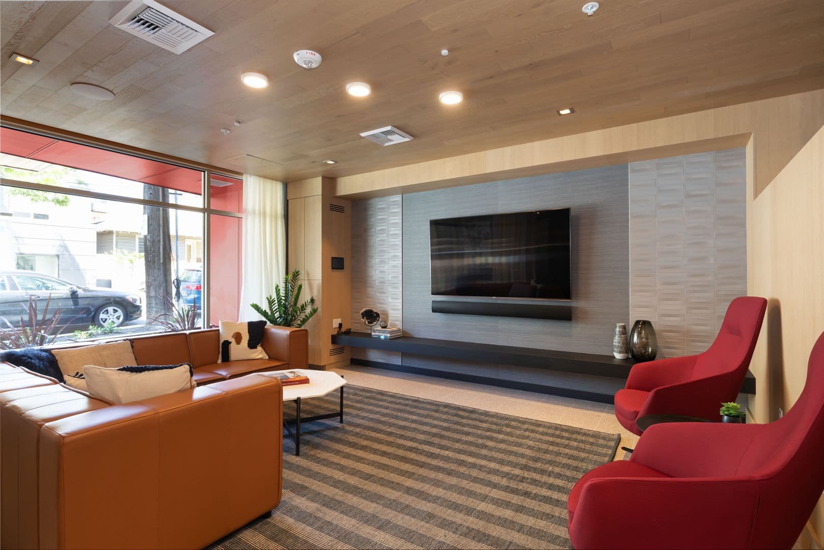 Seattle Apartment: 802 5th Ave N
