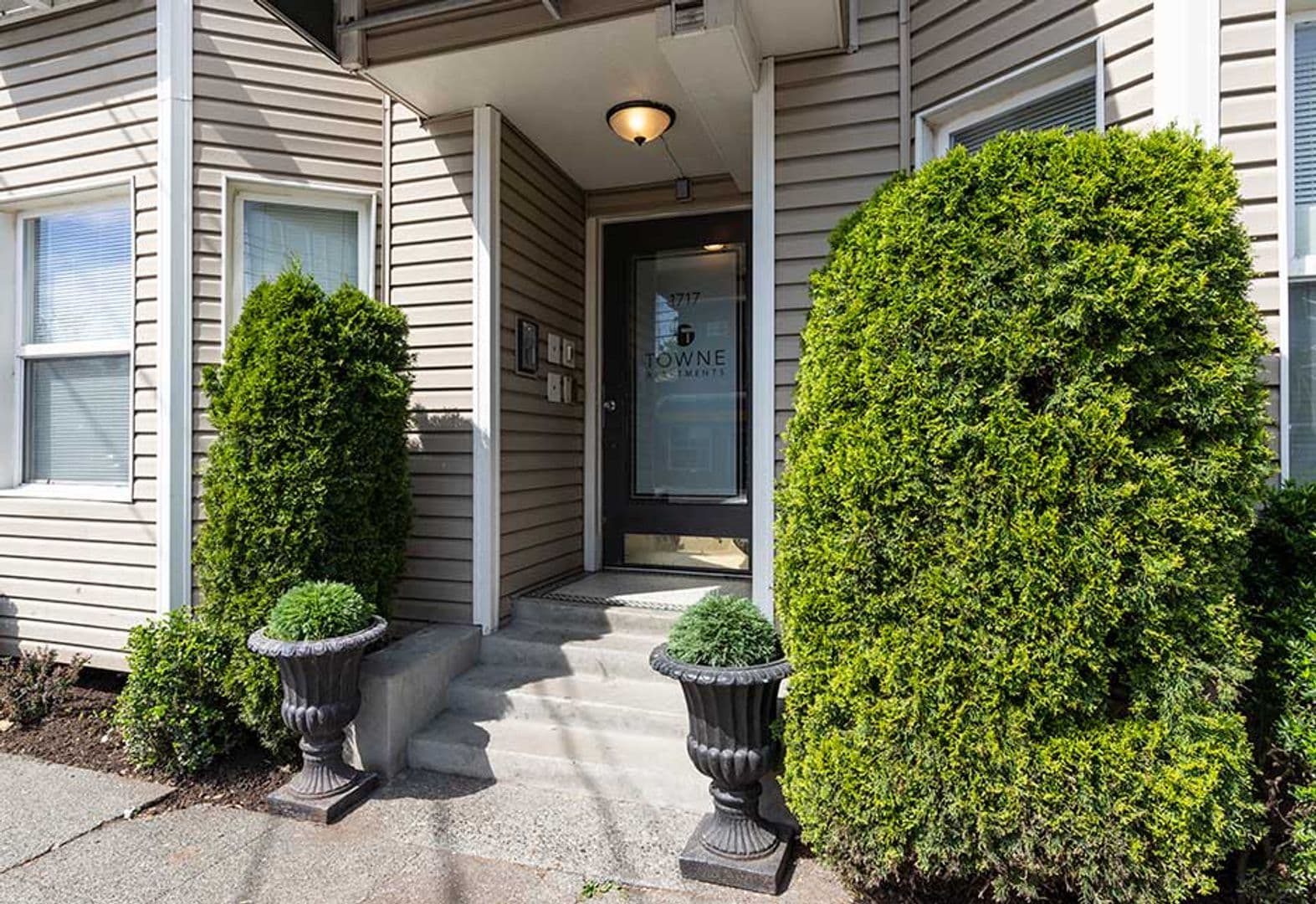 Seattle Apartment: 1717 12th Ave