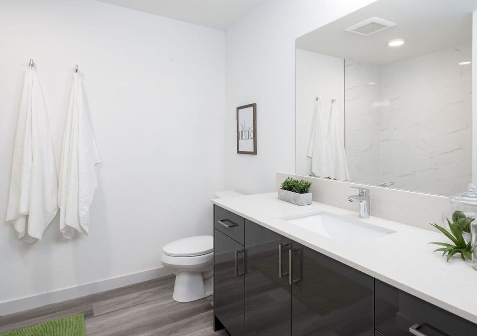 Seattle Apartment: 121 15th Ave E