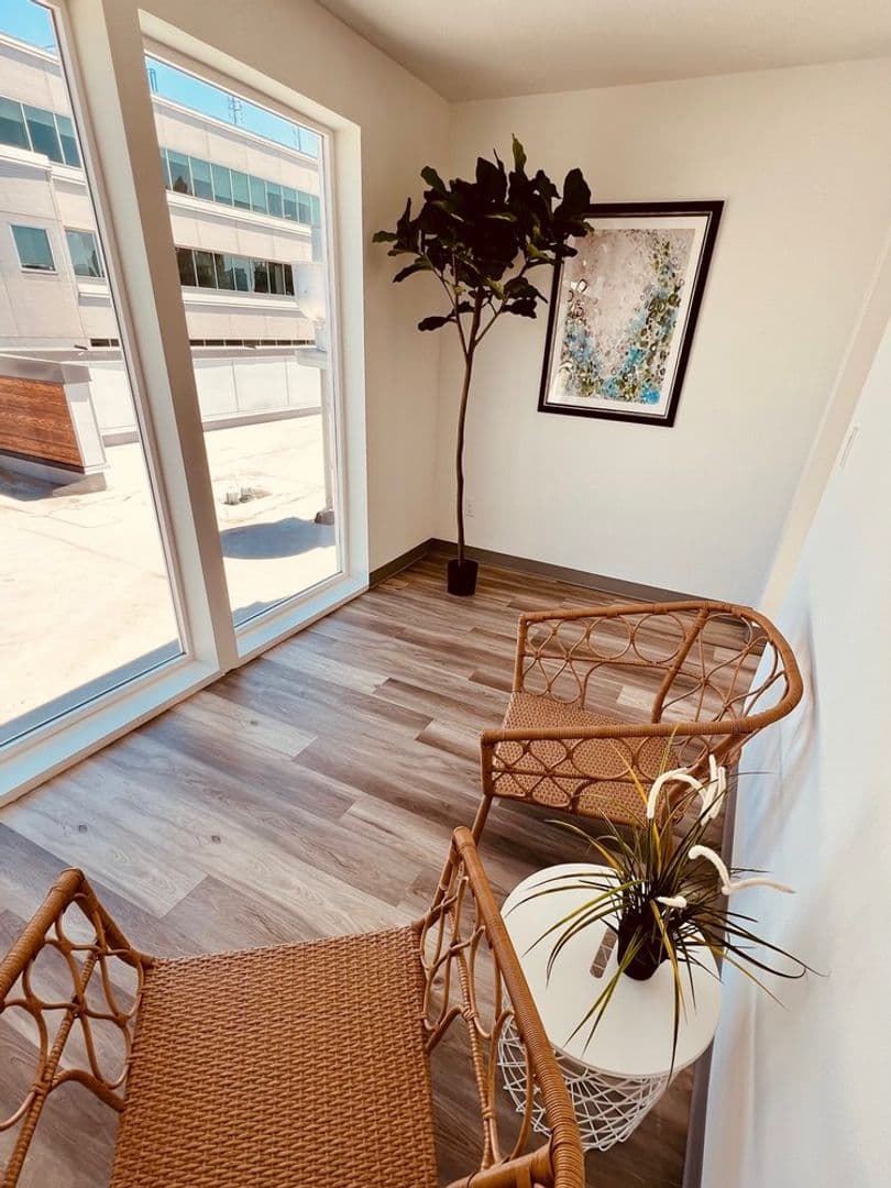 Seattle Apartment: 121 15th Ave E