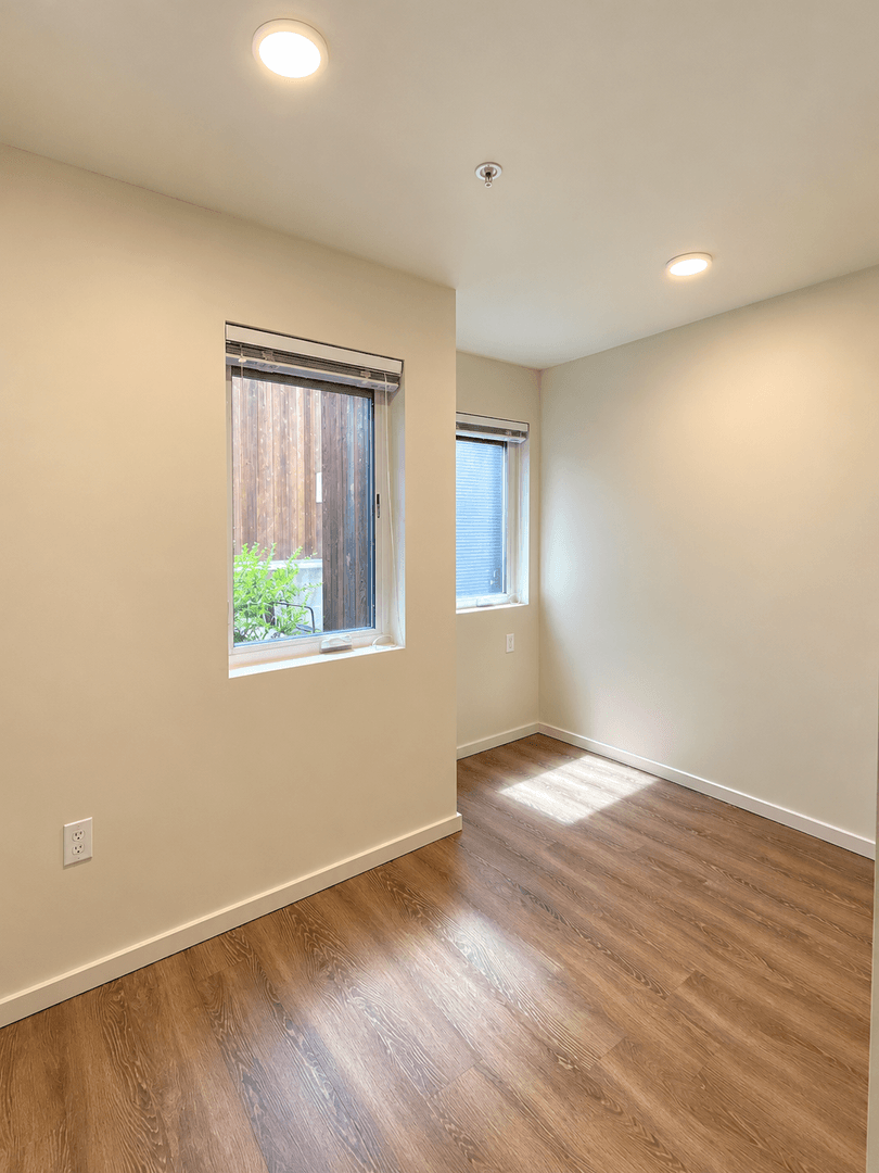 Kirkland Apartment: 330 4th ST