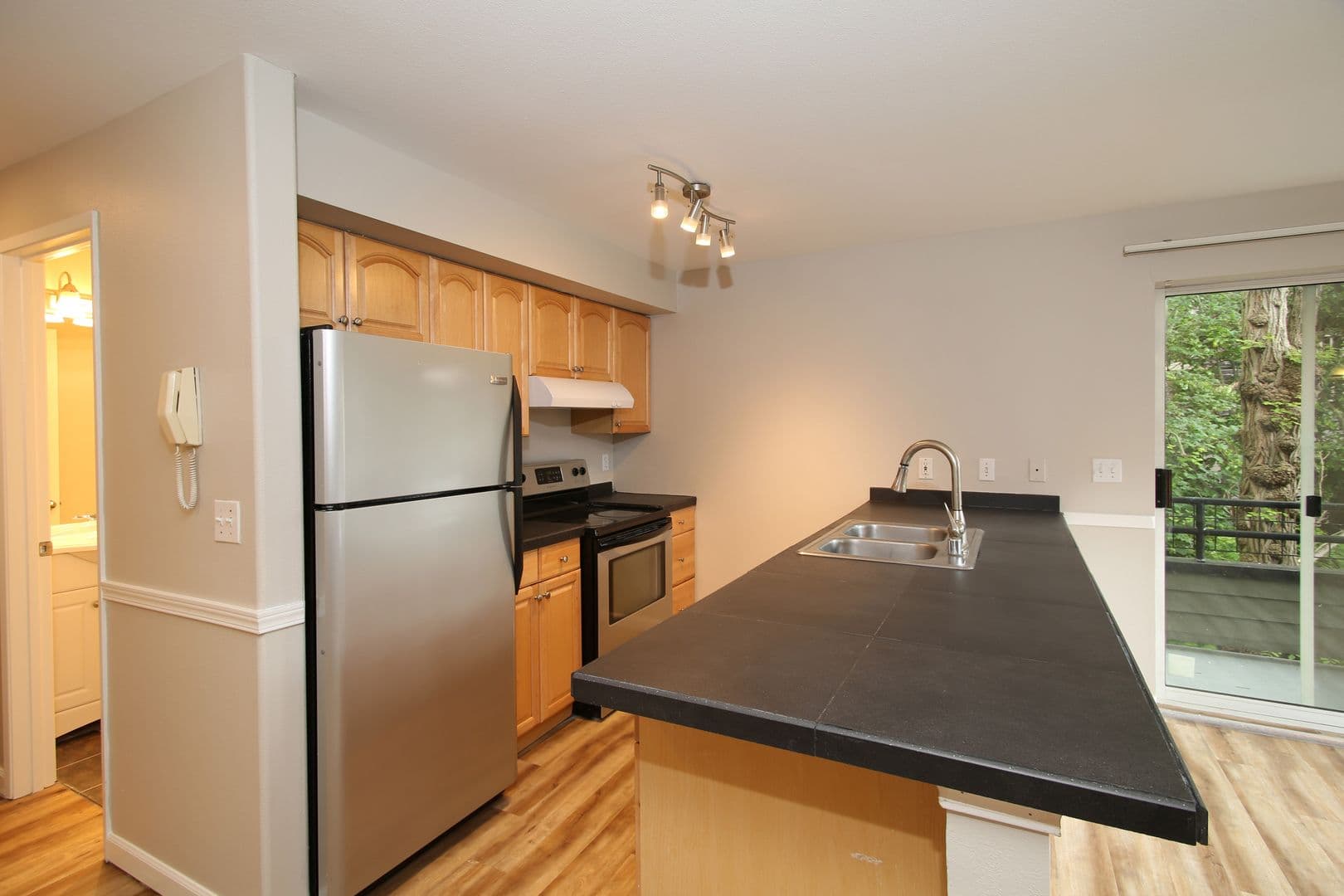 Seattle Apartment: 1726 Belmont Ave