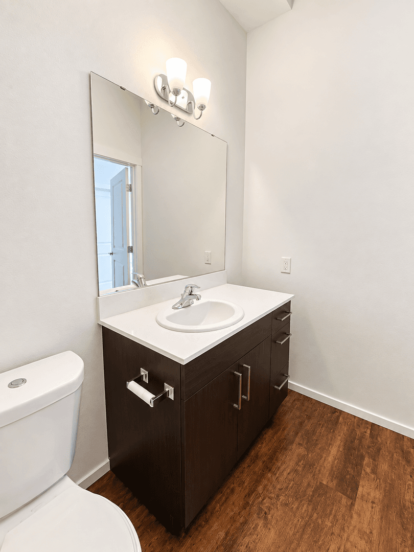 Kirkland Apartment: 450 Central Way