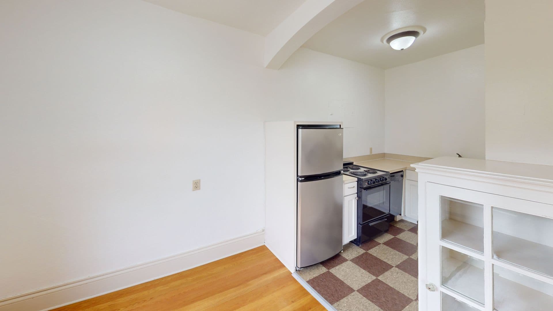Seattle Apartment: 1304 NE 42nd St