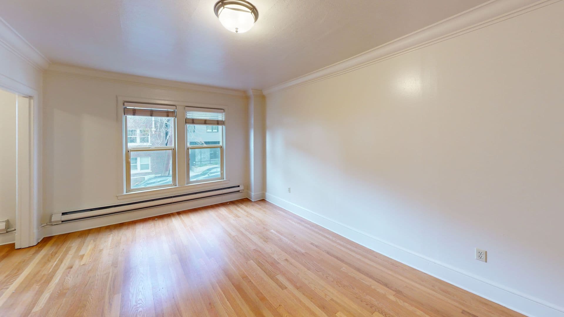 Seattle Apartment: 1304 NE 42nd St