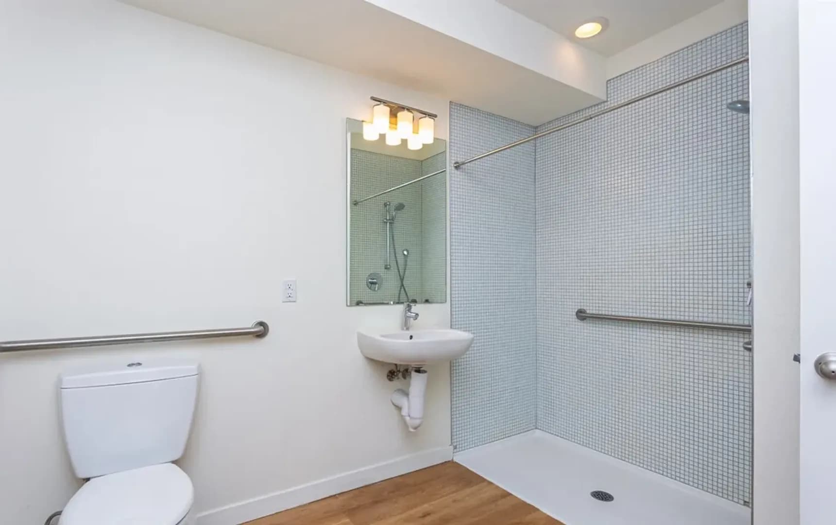 Seattle Apartment: 155 17th Ave