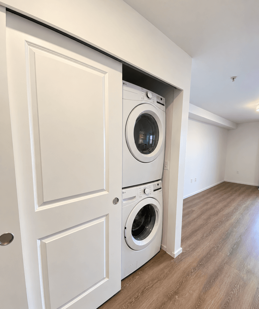 Kirkland Apartment: 450 Central Way