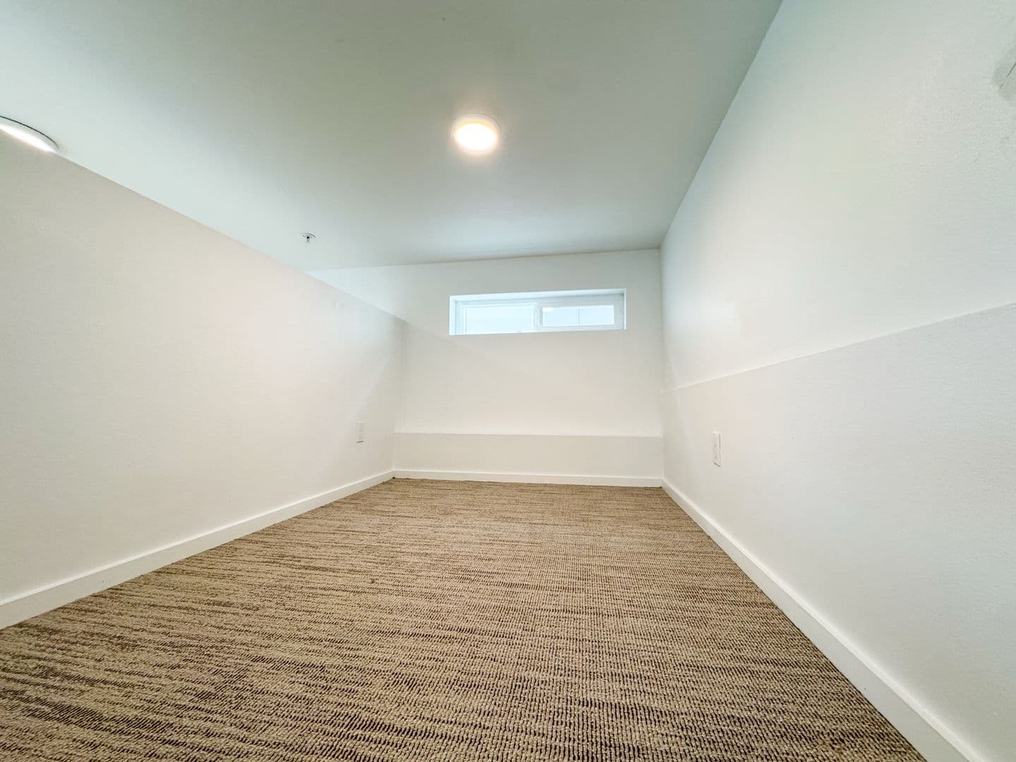 Redmond Apartment: 16210 NE 80th St