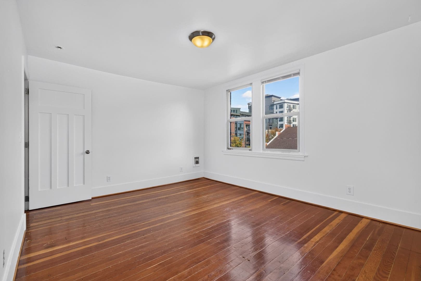 Seattle Apartment: 1323 East Pine St