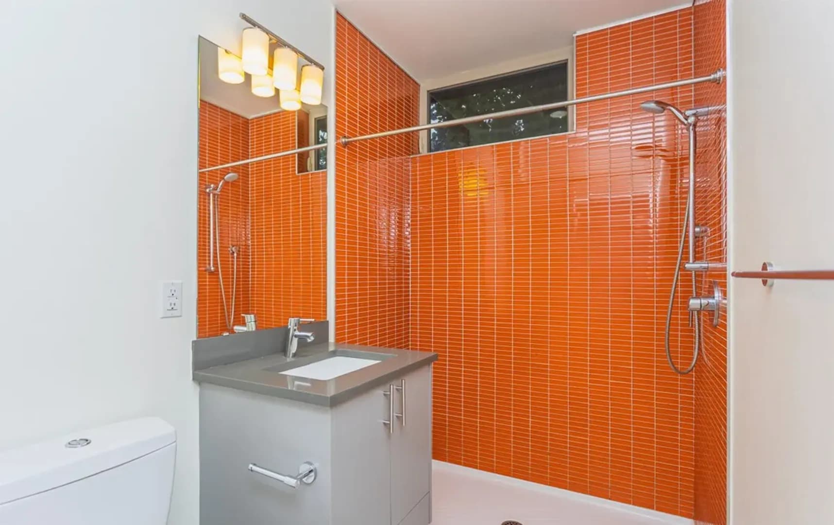 Seattle Apartment: 155 17th Ave