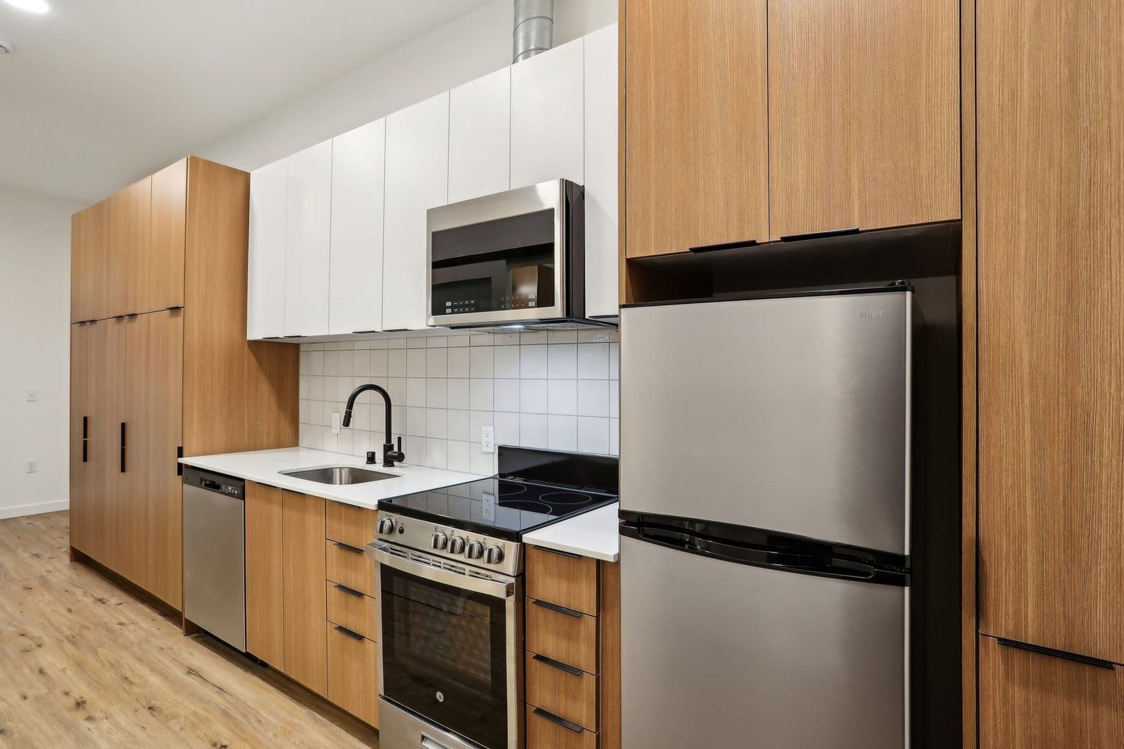 Seattle Apartment: 1140 NW Market St