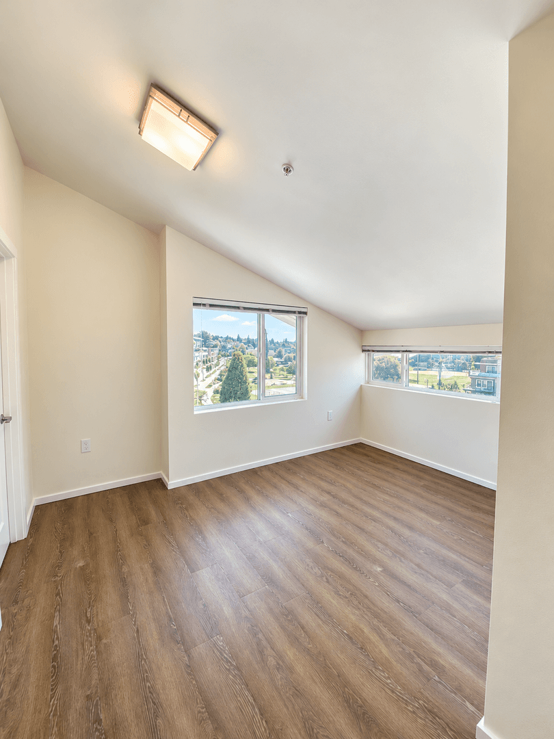 Kirkland Apartment: 450 Central Way