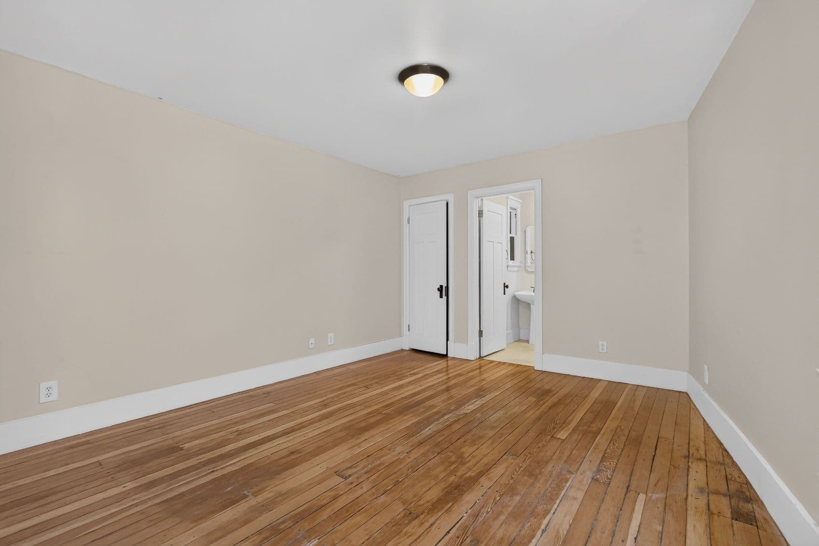 Seattle Apartment: 1323 East Pine St