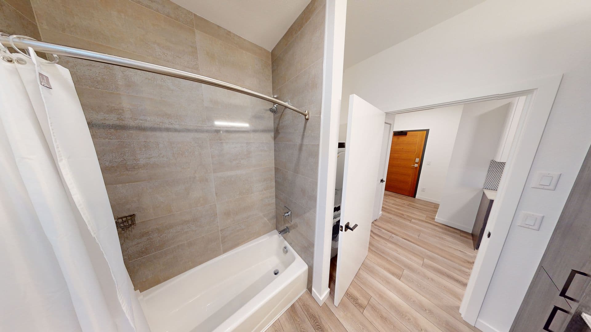 Seattle Apartment: 1123 NW 57th Street