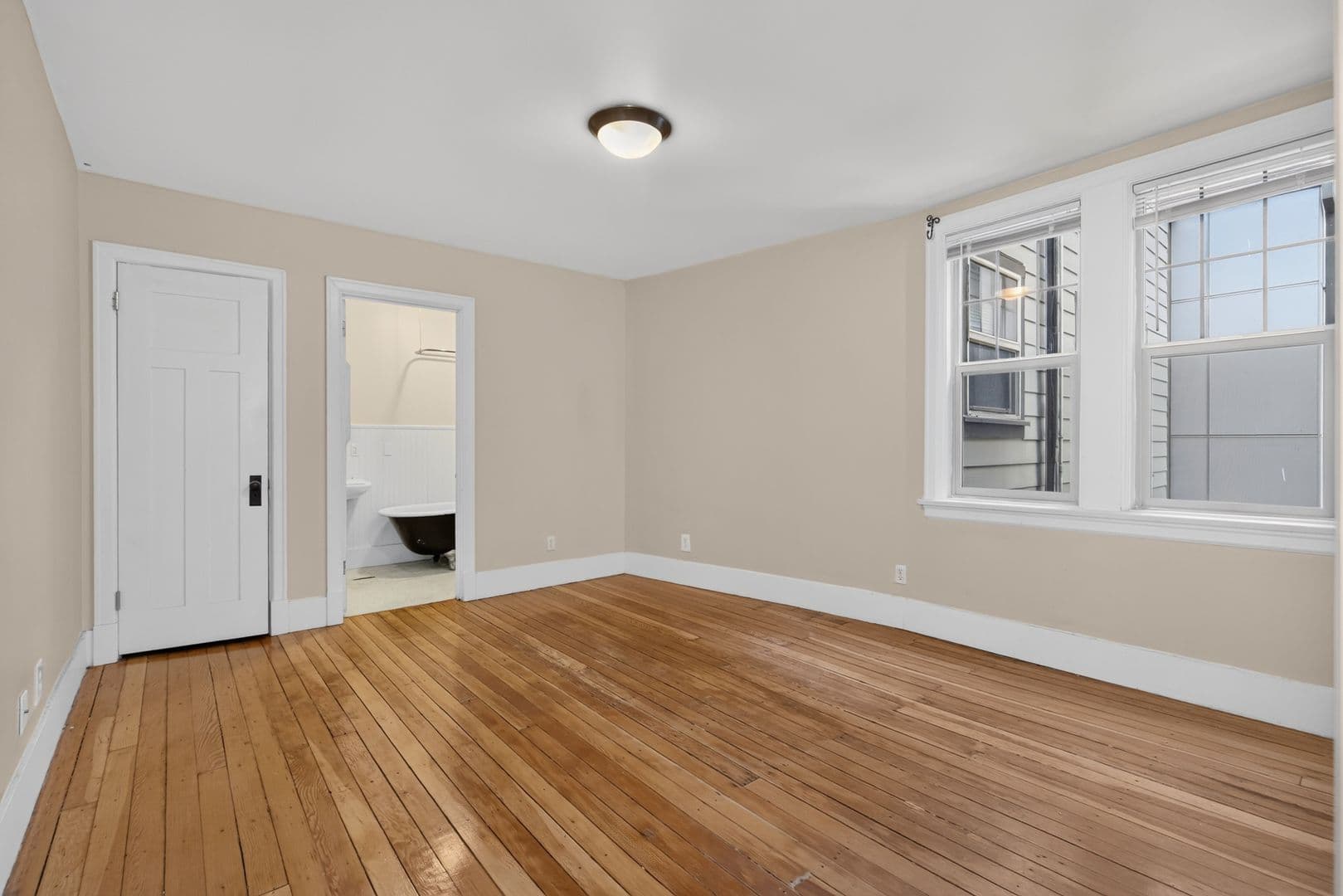 Seattle Apartment: 1323 East Pine St
