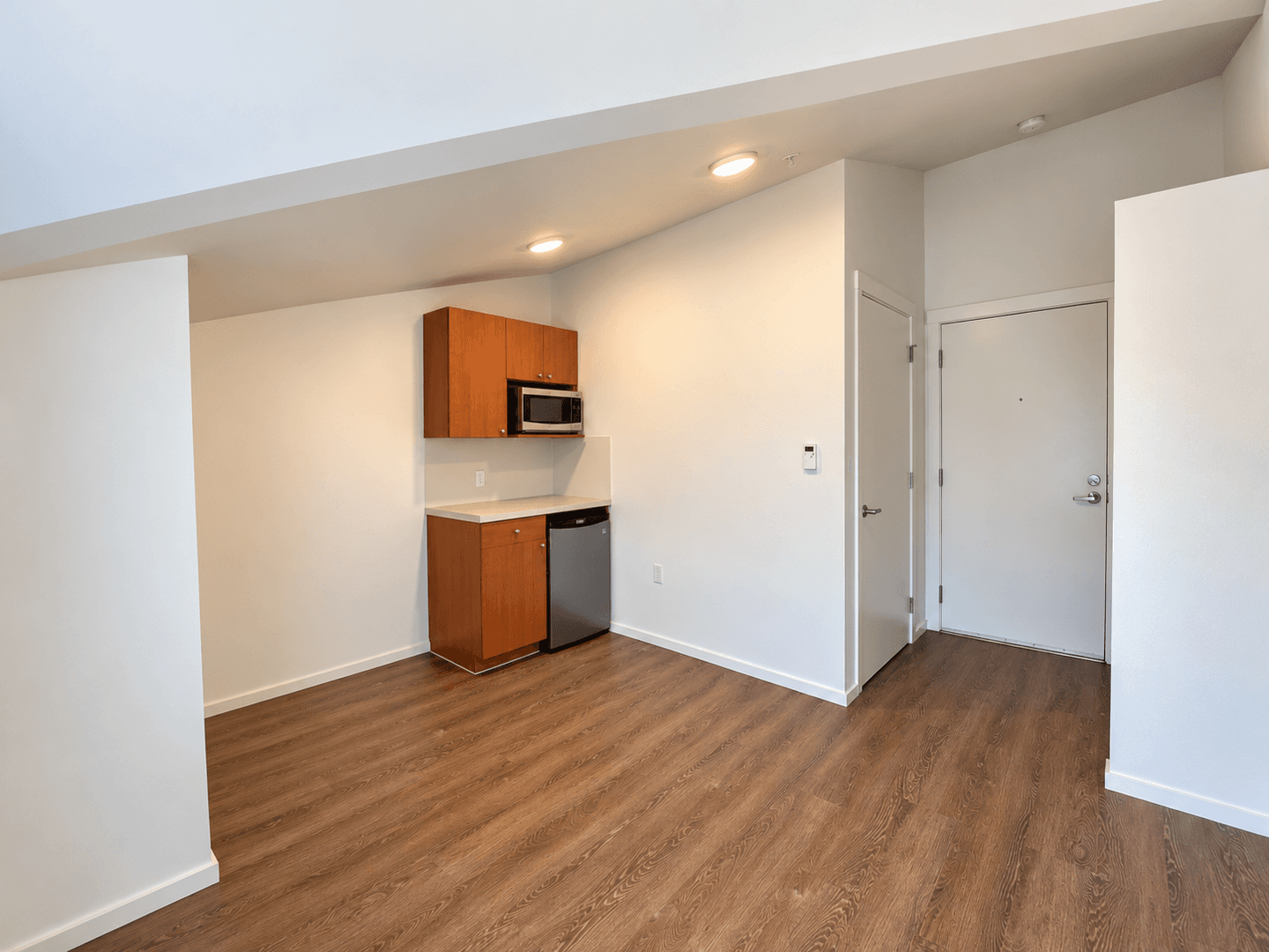 Kirkland Apartment: 450 Central Way