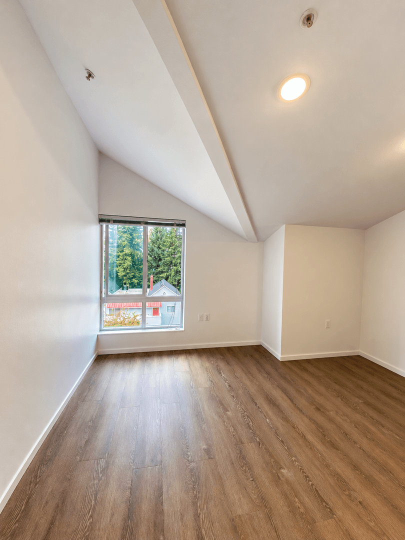 Kirkland Apartment: 450 Central Way