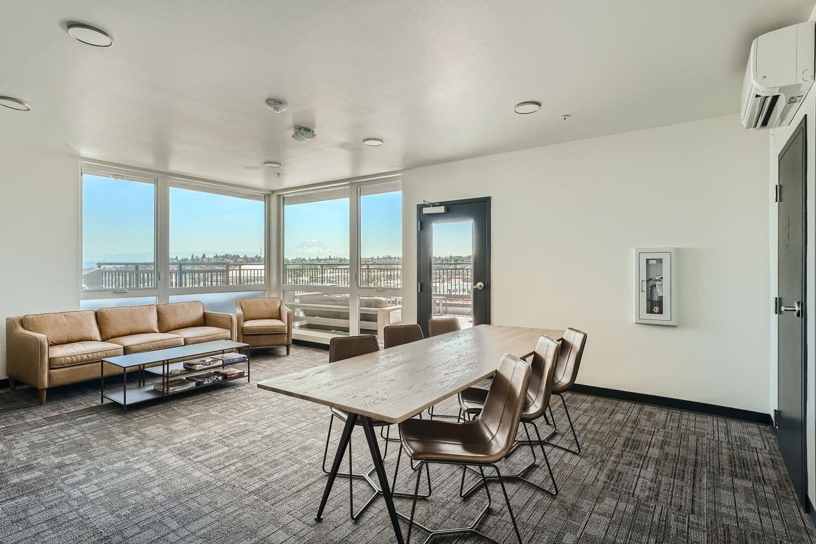 Tacoma Apartment: 1942 Fawcett Ave