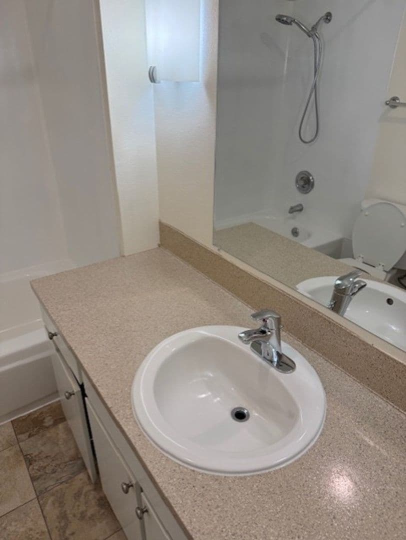 Seattle Apartment: 2410 Boyer Ave E