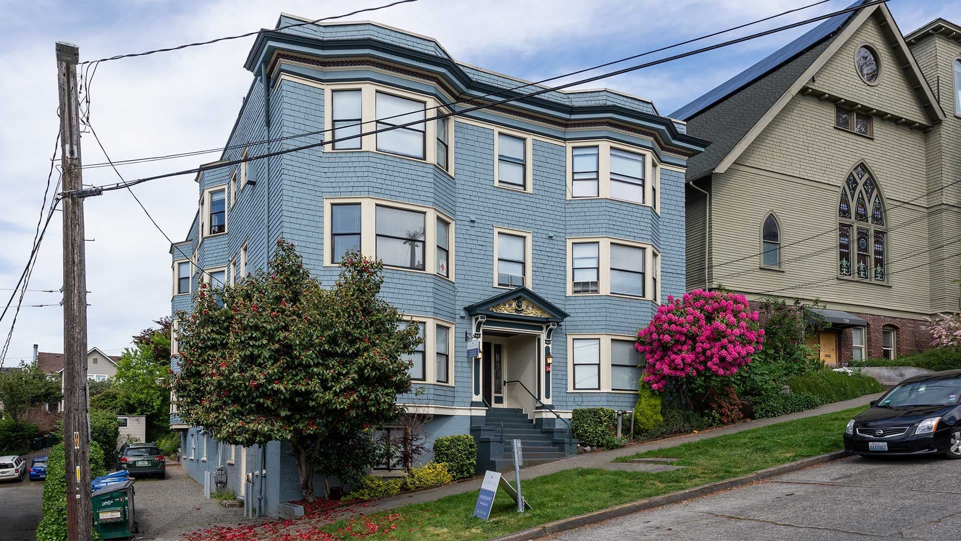 Seattle Apartment: 715 2nd Ave N