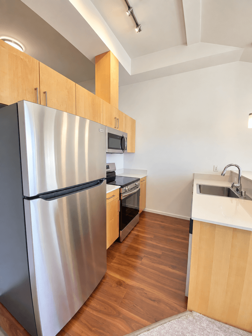 Kirkland Apartment: 450 Central Way