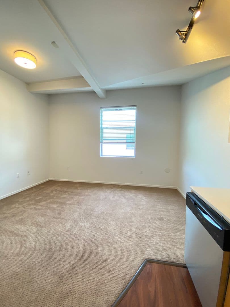Kirkland Apartment: 450 Central Way