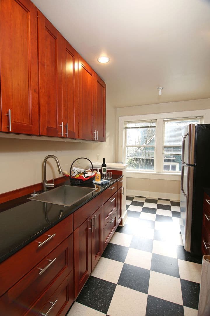 Seattle Apartment: 309 Belmont Ave E