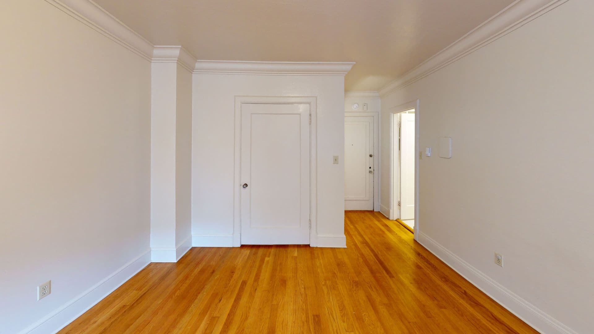 Seattle Apartment: 1304 NE 42nd St