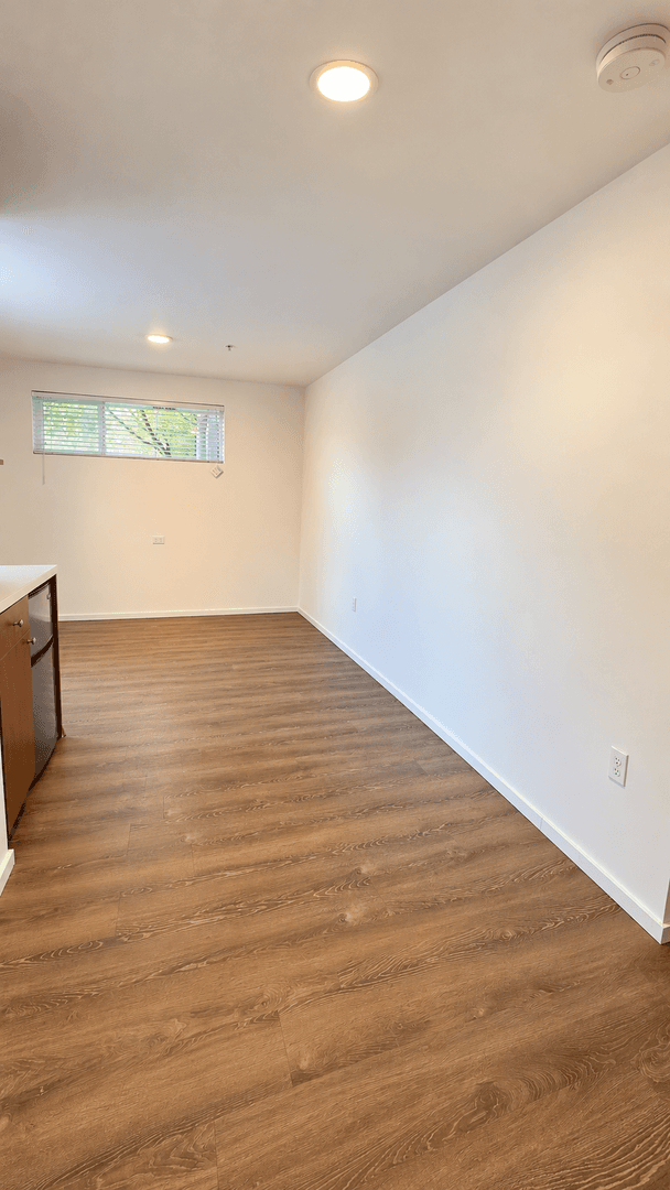 Kirkland Apartment: 450 Central Way
