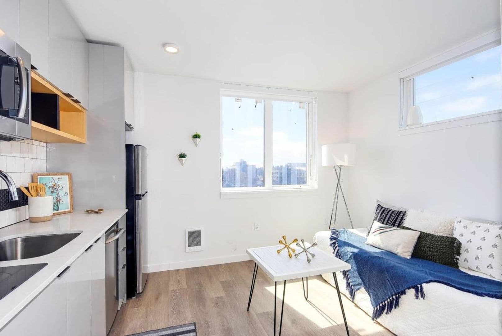Seattle Apartment: 6921 Roosevelt Way NE