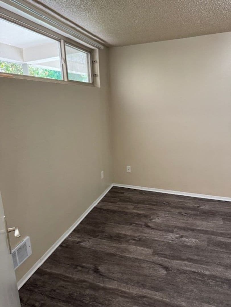 Seattle Apartment: 2410 Boyer Ave E