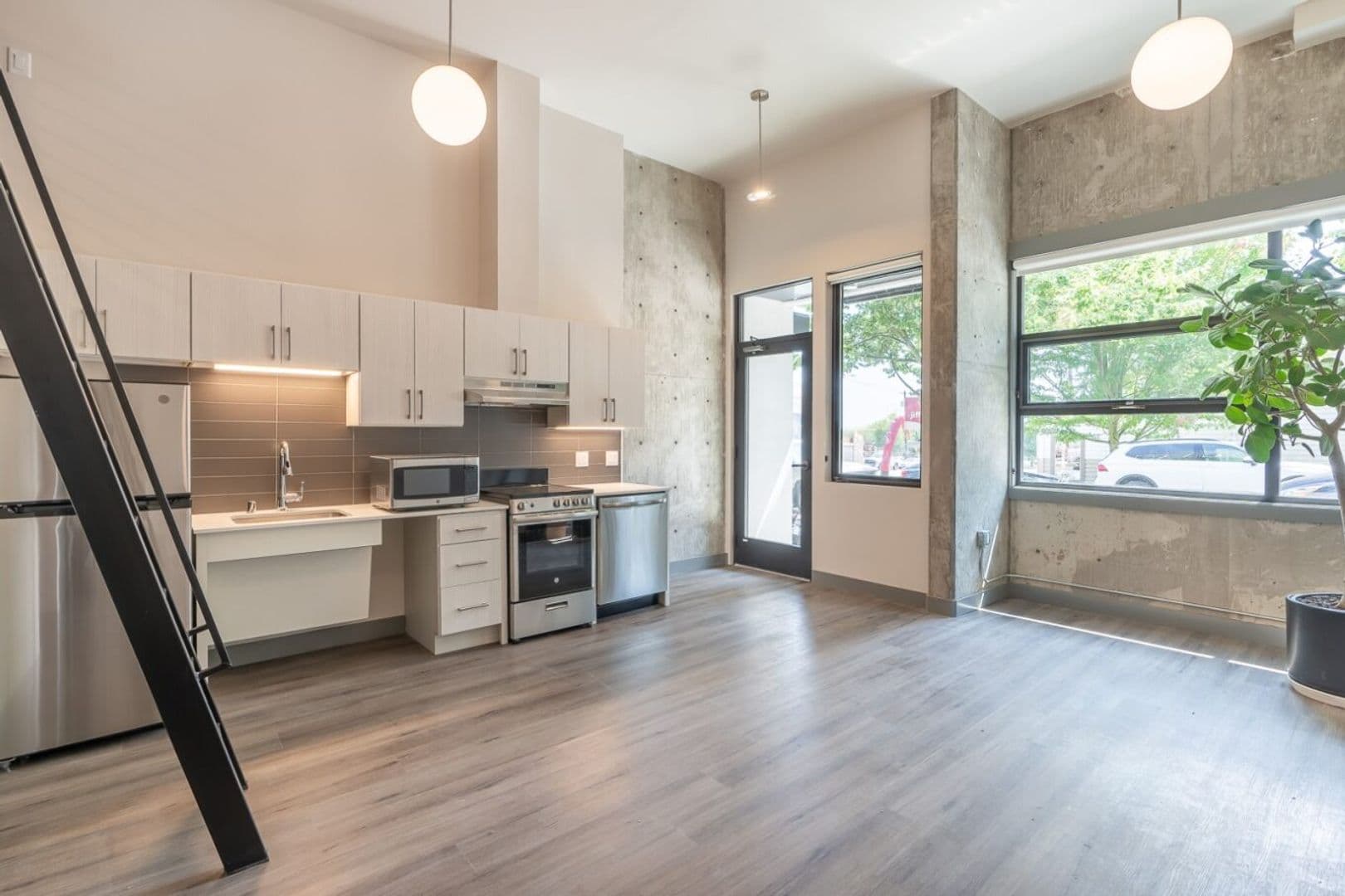 Seattle Apartment: 6301 15th Ave NW