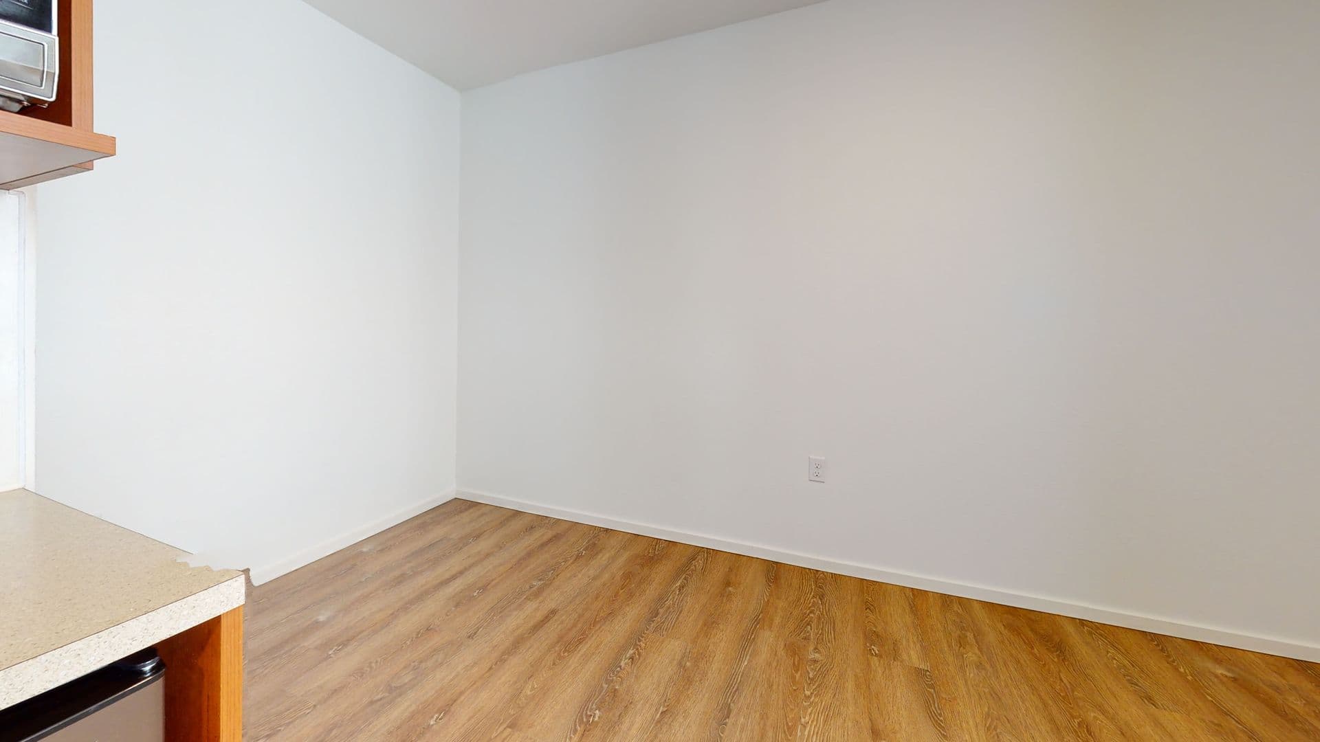 Kirkland Apartment: 450 Central Way