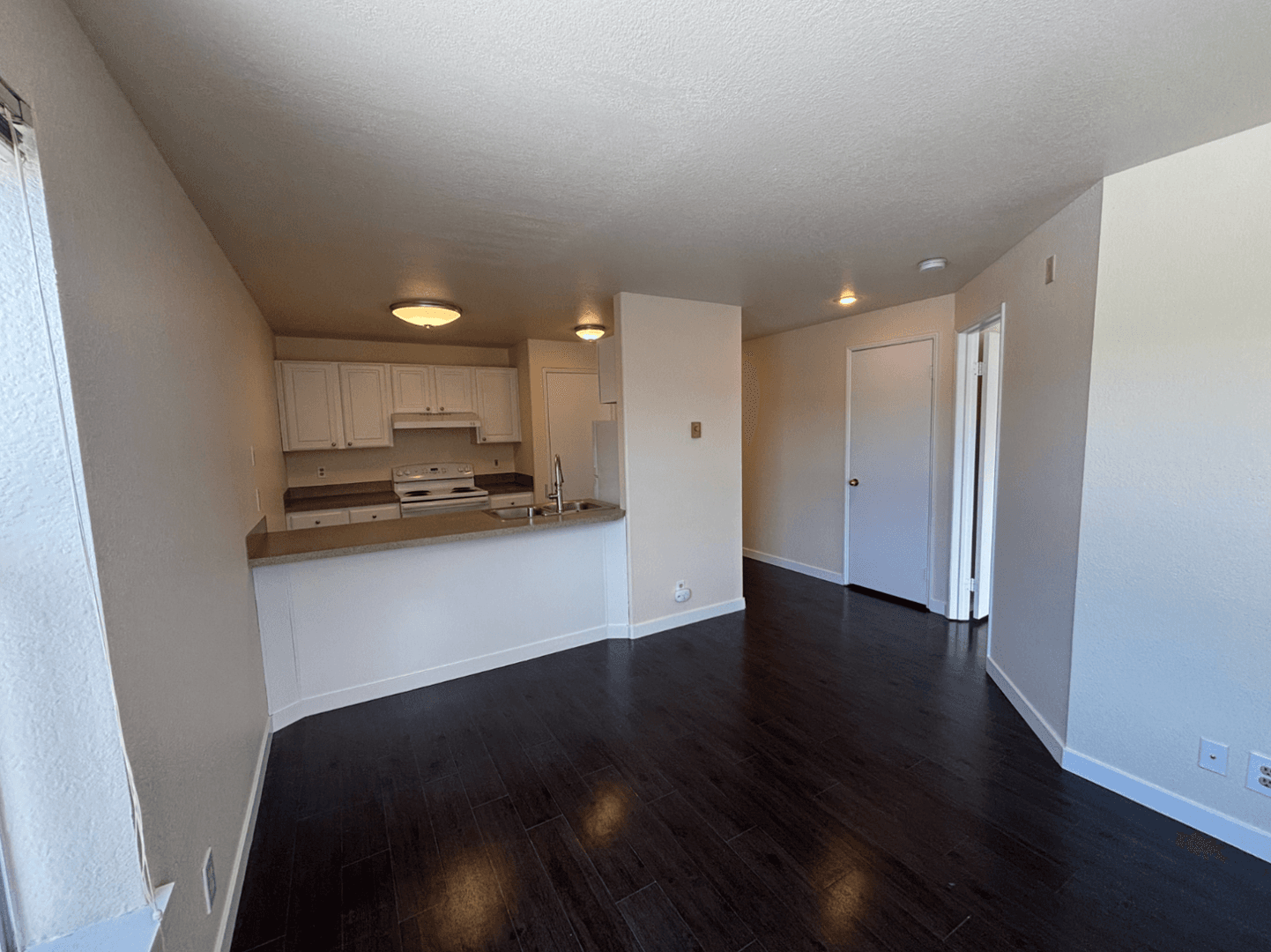 Seattle Apartment: 3425 14th Ave W