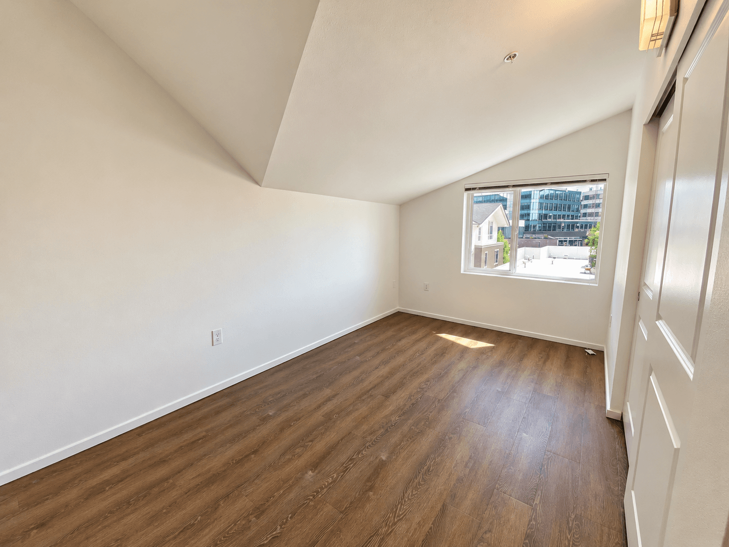 Kirkland Apartment: 450 Central Way