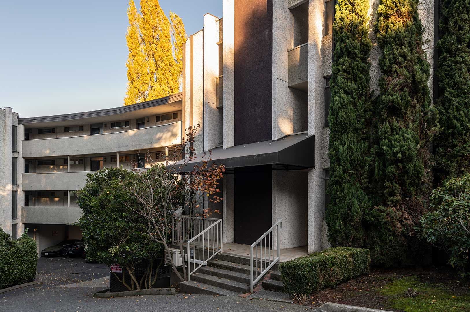Seattle Apartment: 2410 Boyer Ave E