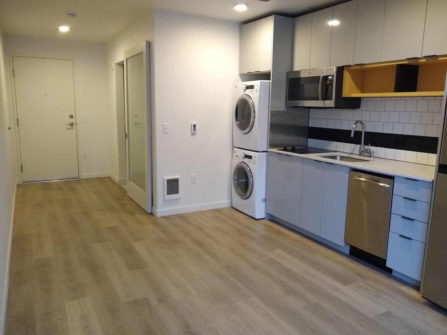 Seattle Apartment: 6921 Roosevelt Way NE