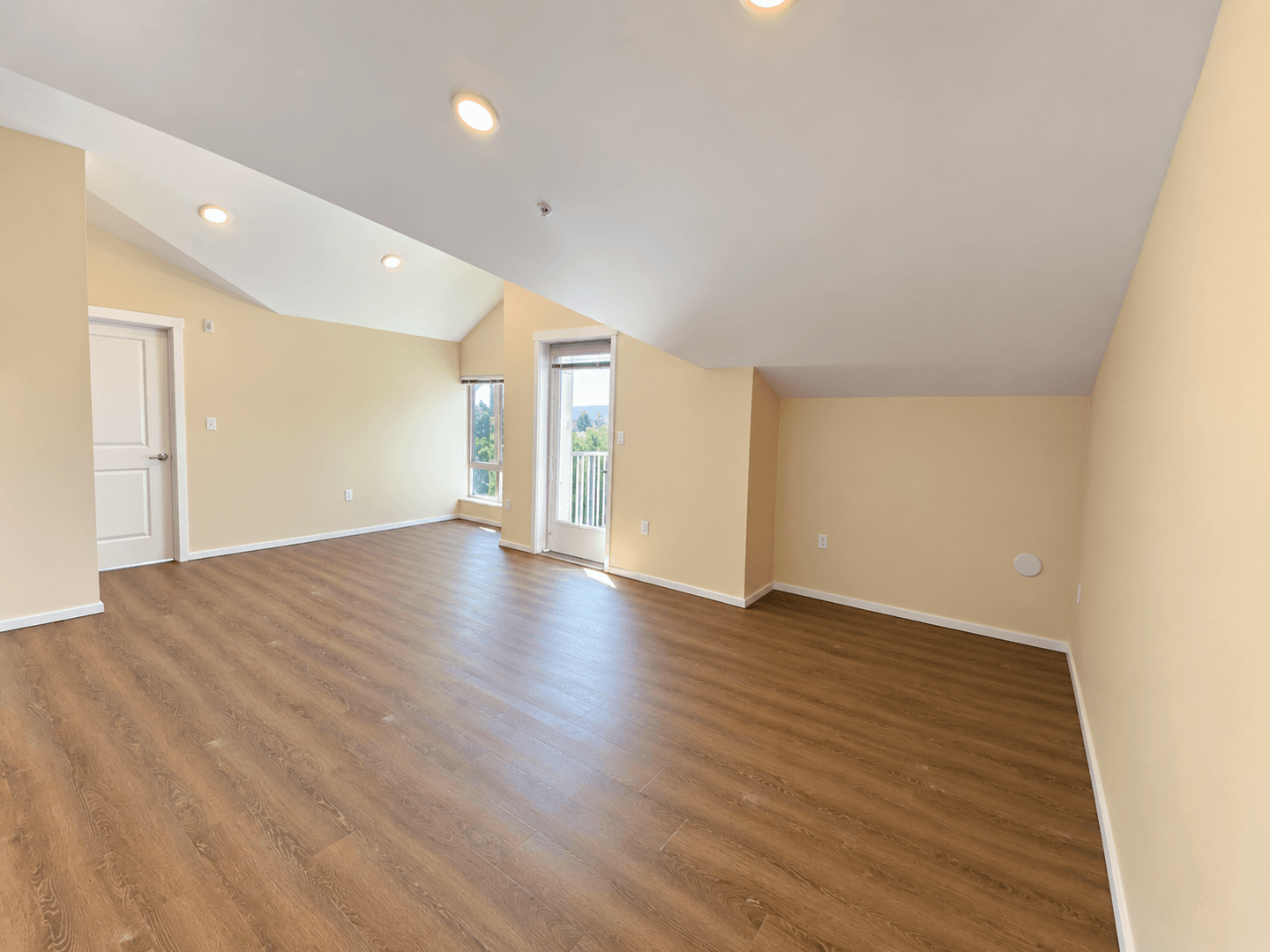 Kirkland Apartment: 450 Central Way