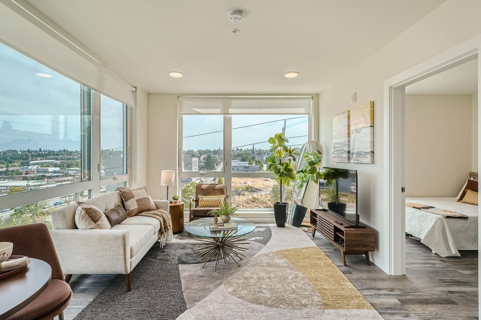 Tacoma Apartment: 1942 Fawcett Ave