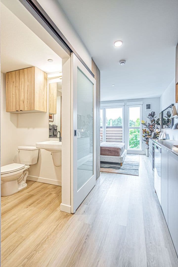 Seattle Apartment: 4015 Stone Way